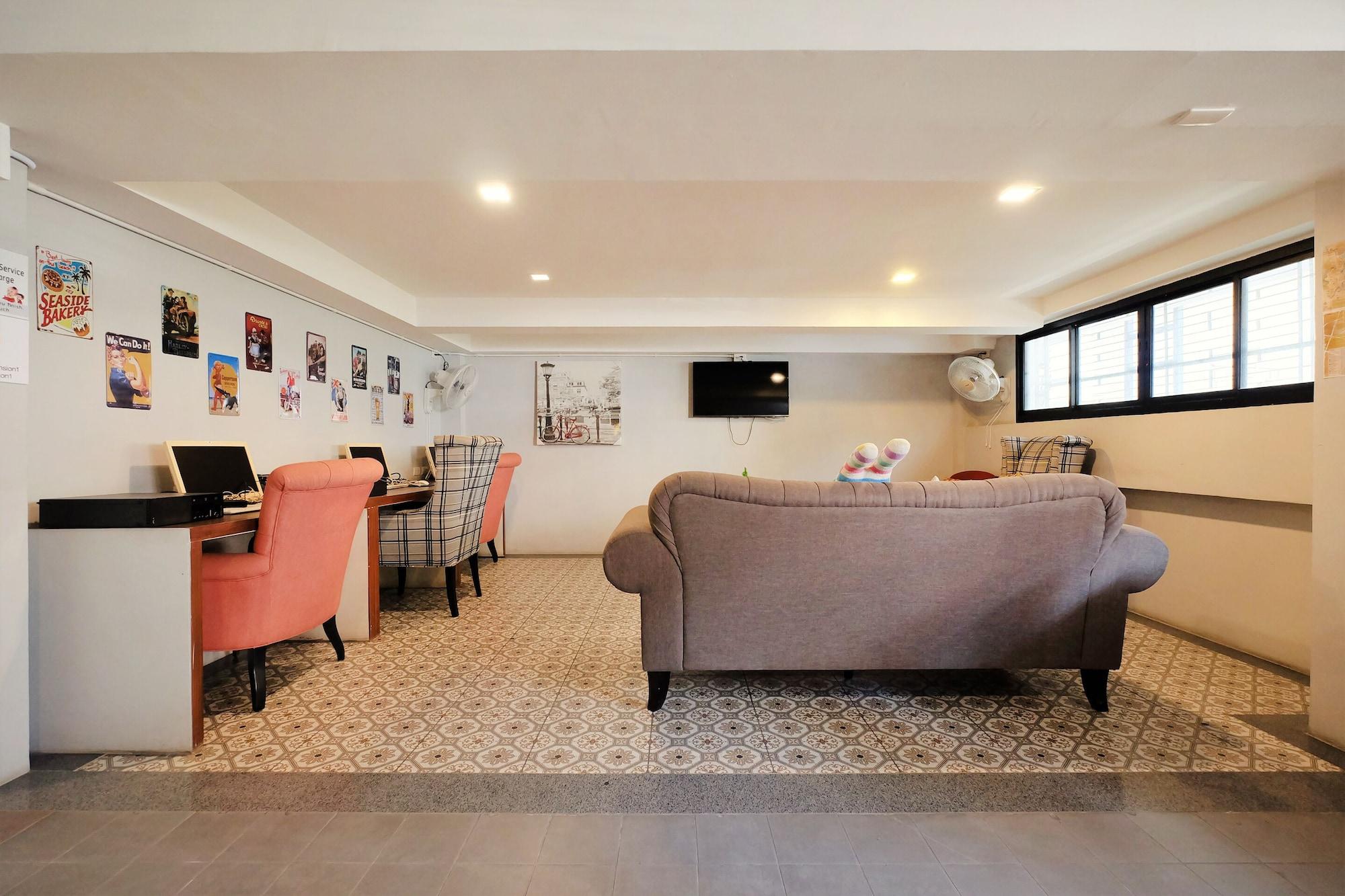 Vista Lobby OYO 501 At Night Hostel