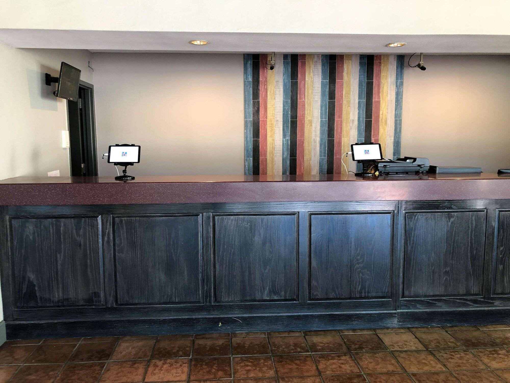 Vista Lobby Motel 6 La Place, LA