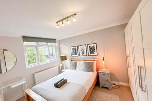 Alquiler Vacacional - Lovely 4 Bedroom house with with Free Wi-Fi garden in Brondesbury Kilburn