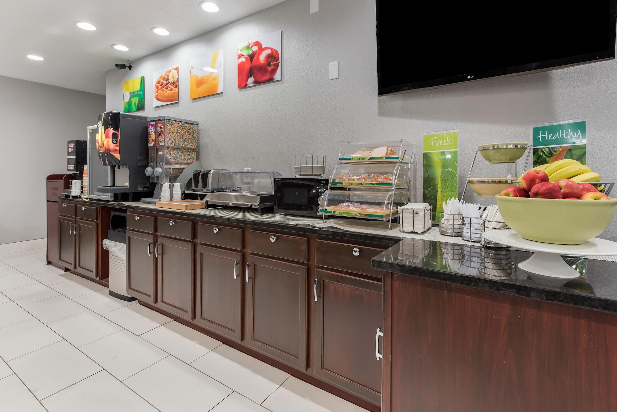 Restaurant Quality Inn & Suites Cincinnati Uptown Norwood