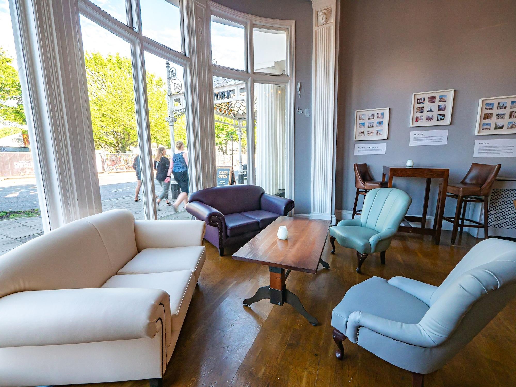 Vista Lobby a&o Brighton Beach