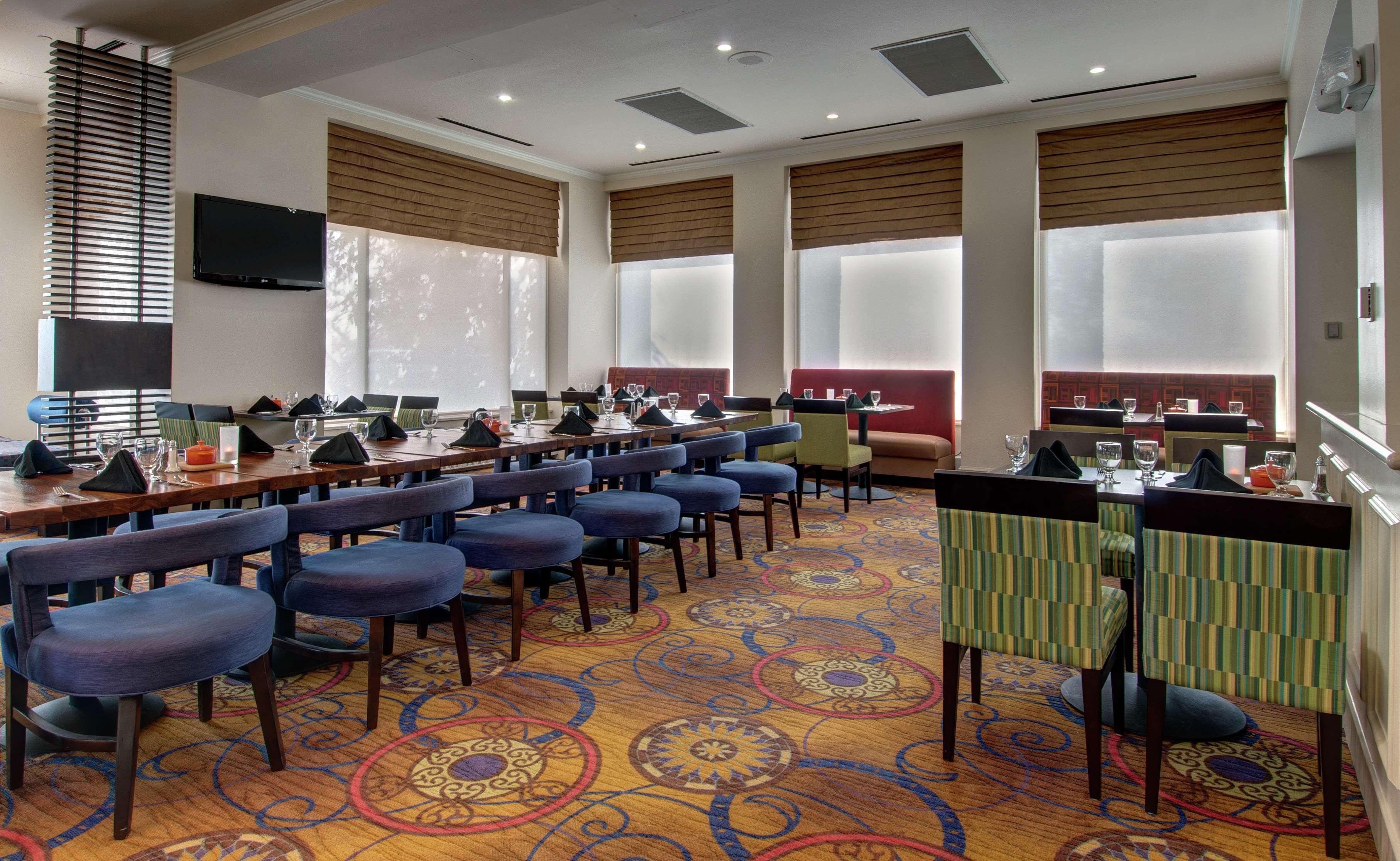 Restaurant Hilton Garden Inn Detroit Metro Airport