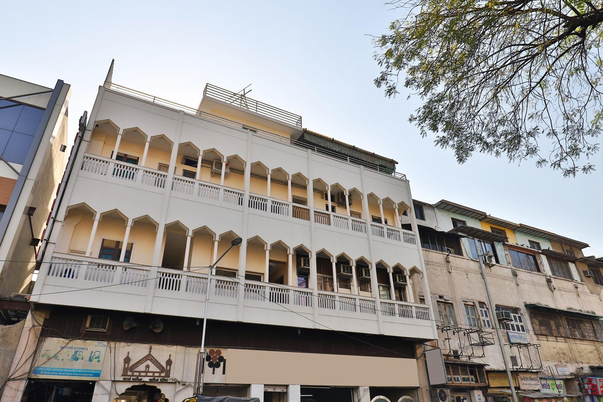 Varios OYO 28667 Hotel Moti Mahal