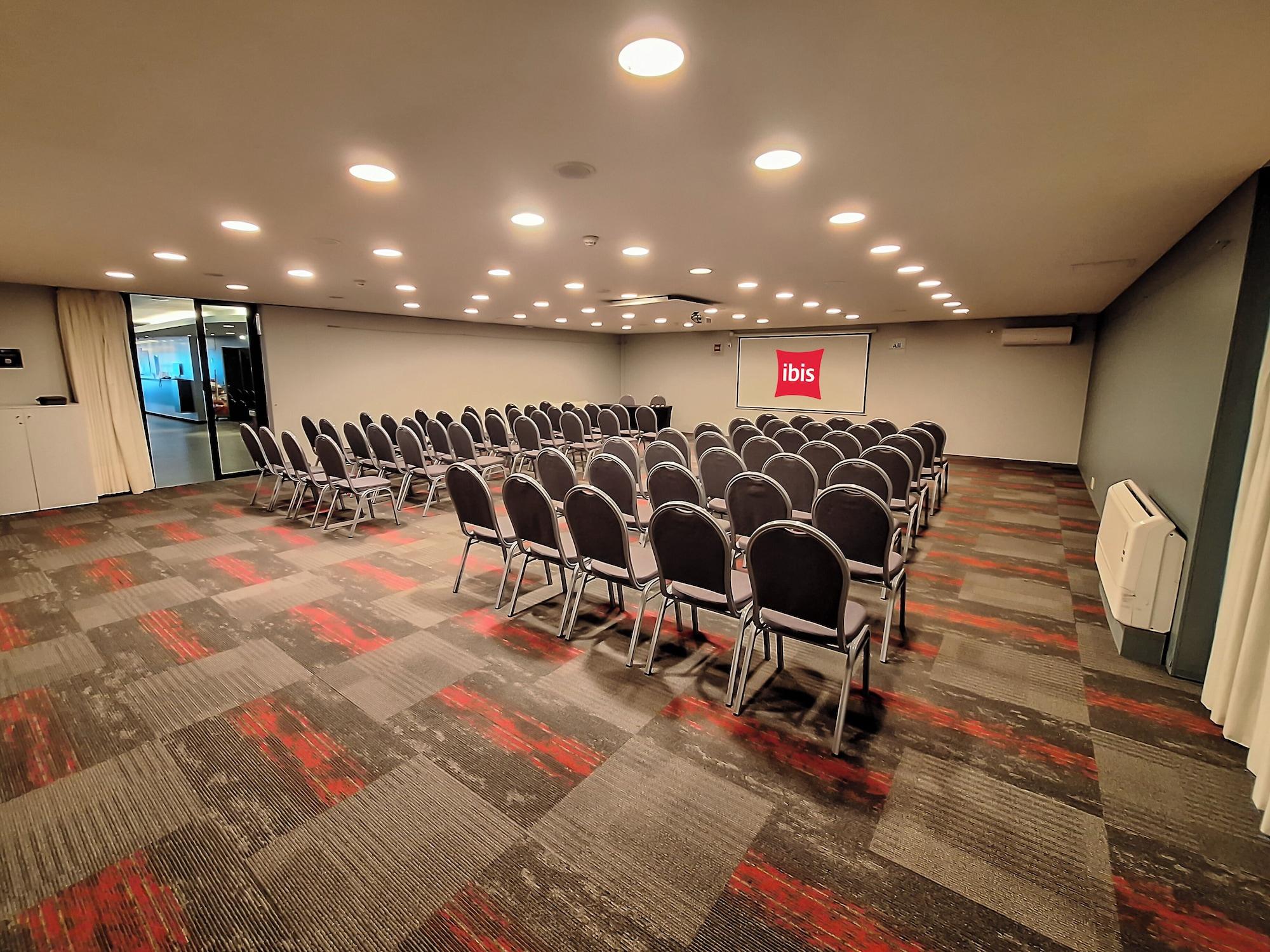Sala de Reuniones Hotel ibis Montevideo Rambla