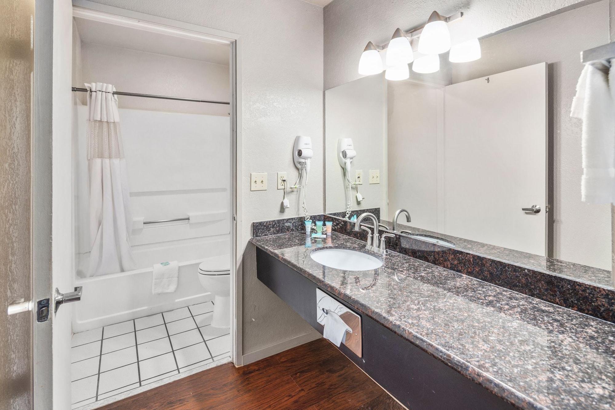 Equipamiento de Habitación Inn at Lake Washington By OYO I-405