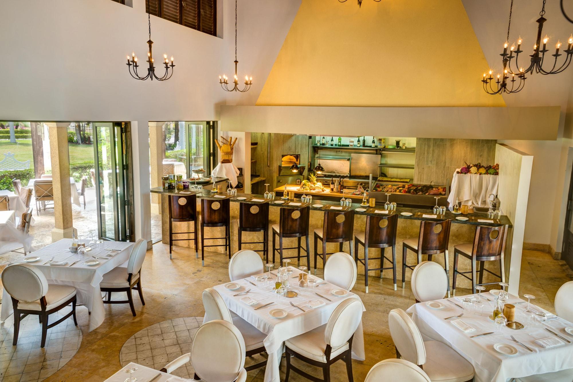Restaurant The Somerset on Grace Bay