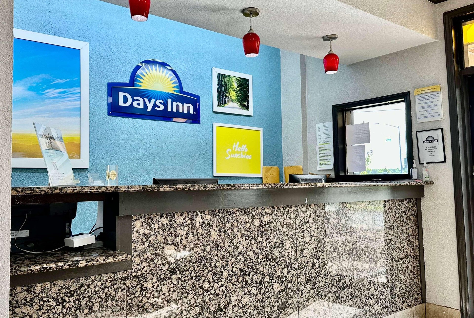 Vista Lobby Days Inn by Wyndham Charlotte Northlake
