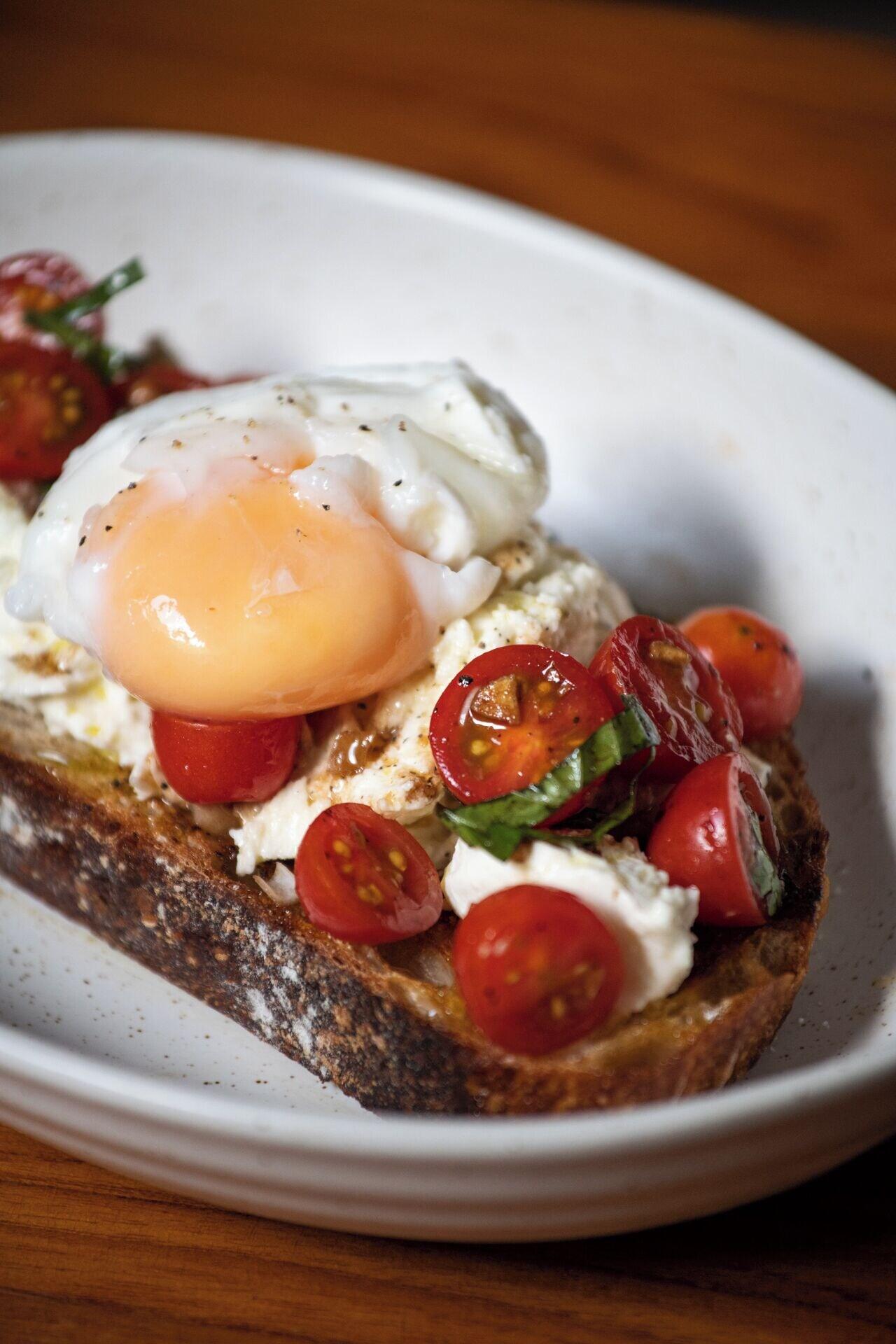 Restaurant At Kamala Hotel