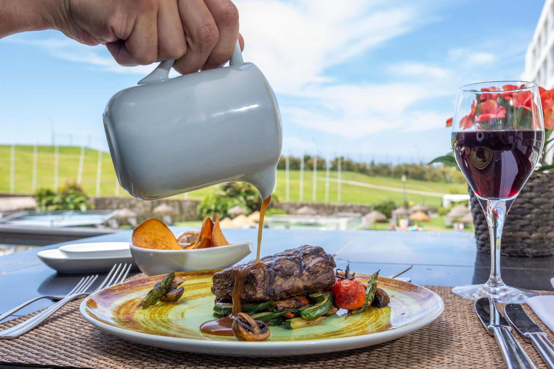 Restaurant Crowne Plaza Caparica Lisbon by IHG