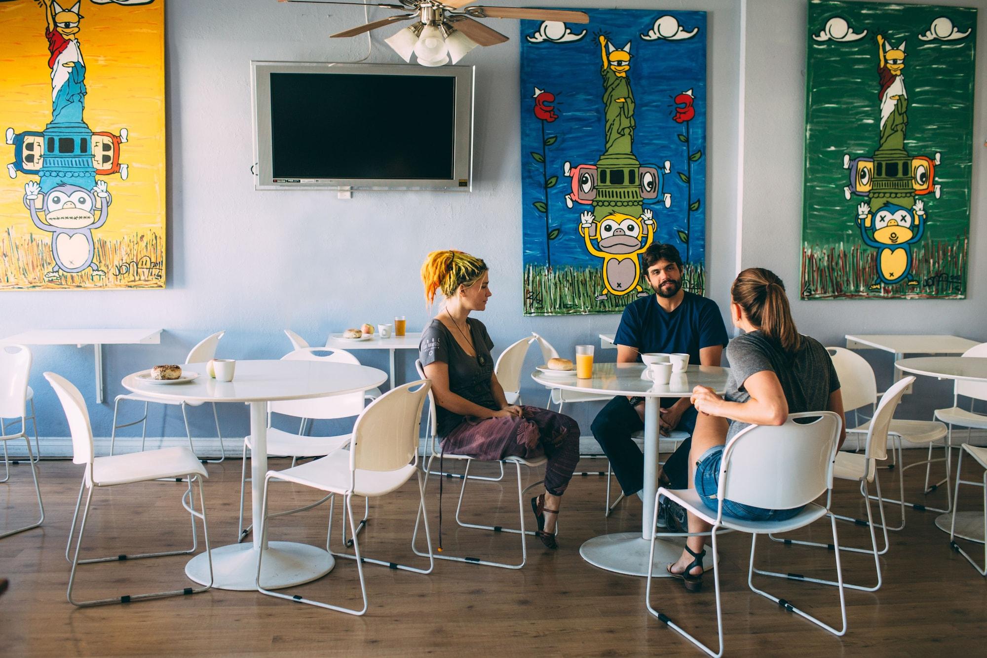 Restaurant HI San Diego Downtown - Hostel