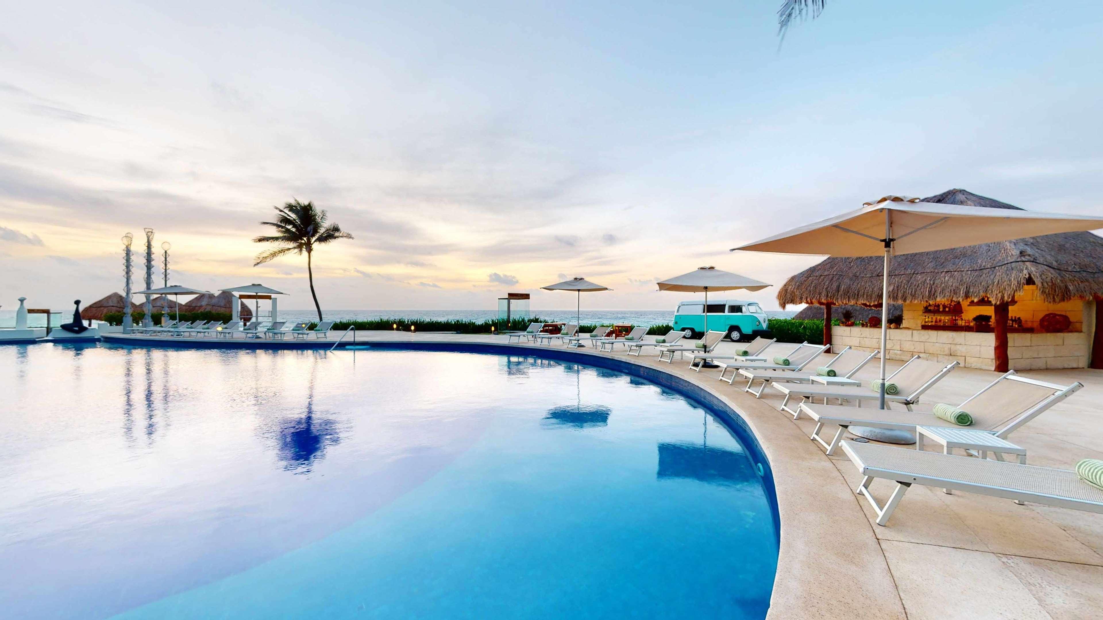 Vista Piscina Paradisus Cancún – All Inclusive