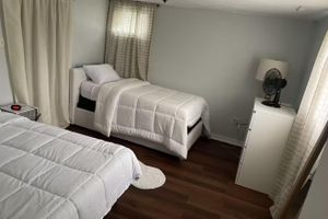 Alquiler Vacacional - Charming garden level 1 bedroom 1 bath apartment in Brockton