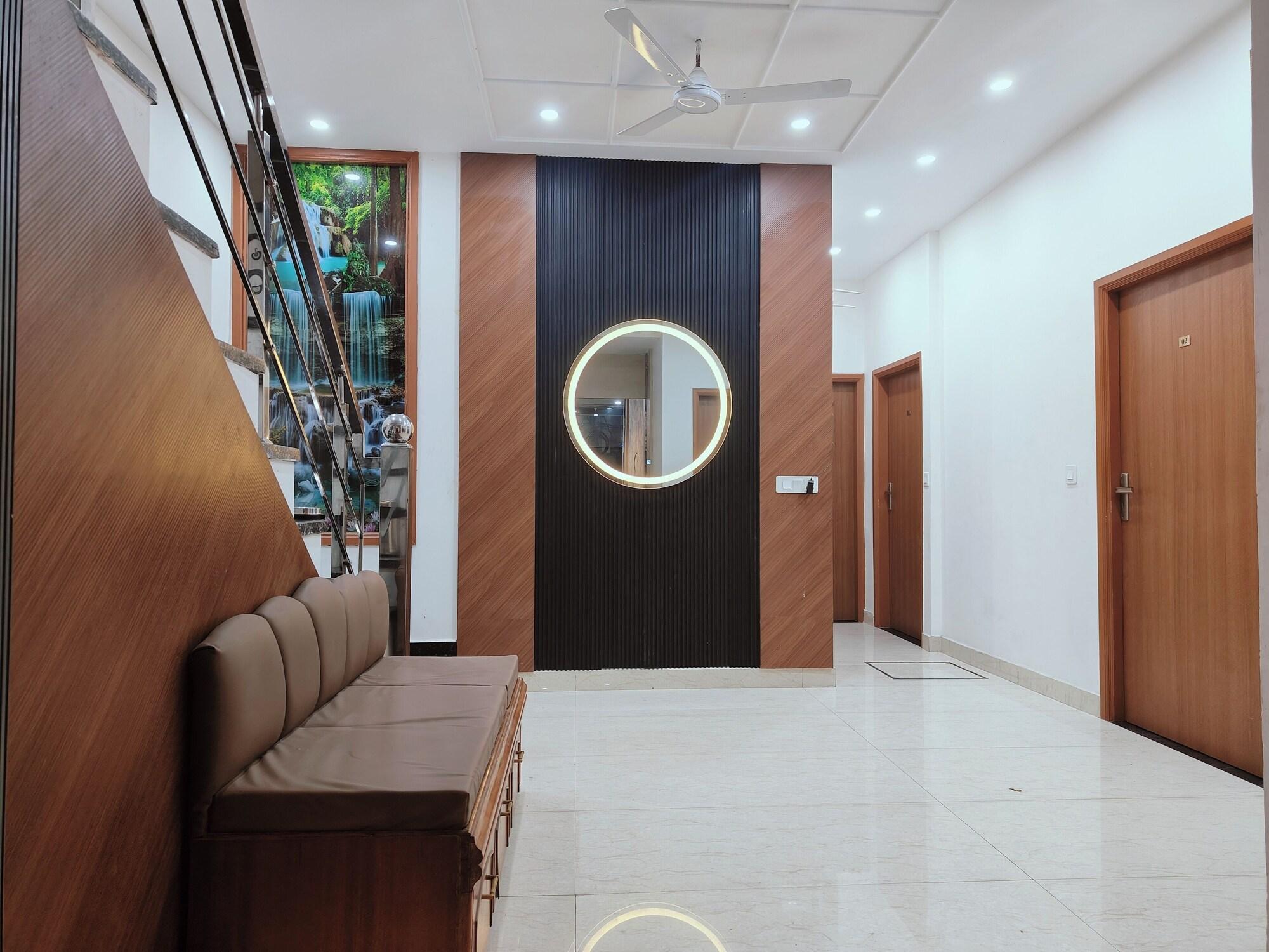 Vista Lobby Hotel Pilgrim Near Golden Temple