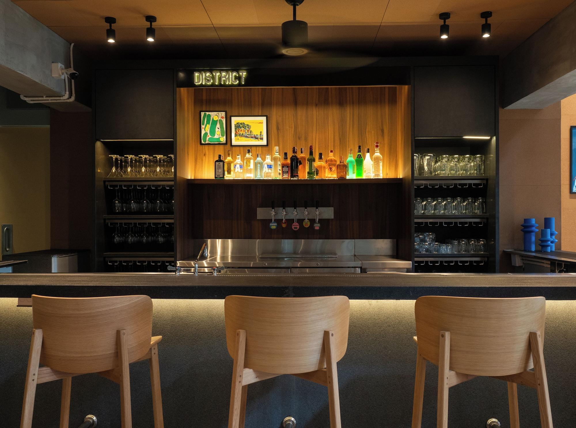 Bar/Salón Lub d Bangkok Siam – New Look, Across from MBK & Skytrain Access
