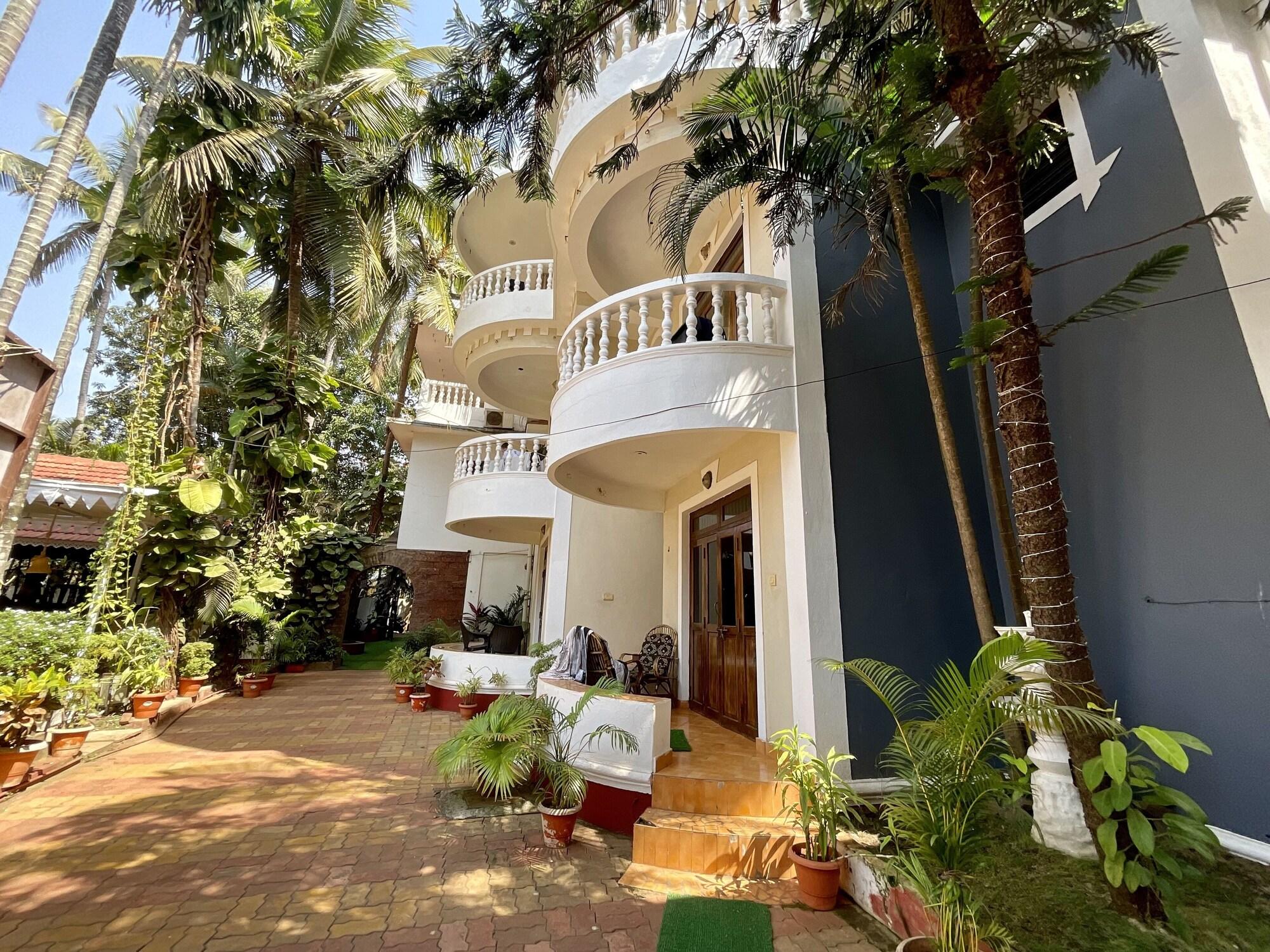 Vista Exterior One Light Stays - Naga Cottages Morjim