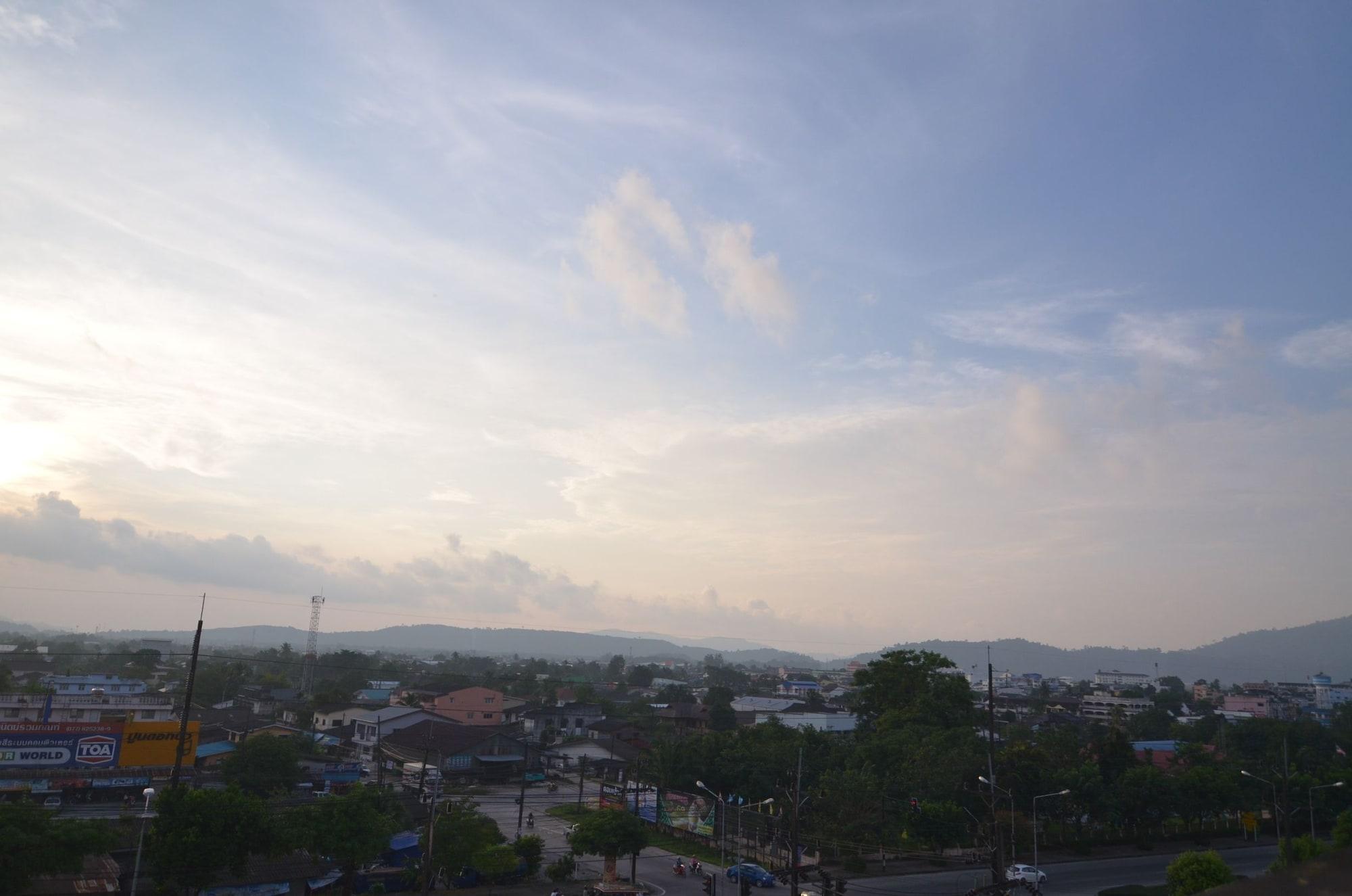 Varios Ranong Garden Hotel