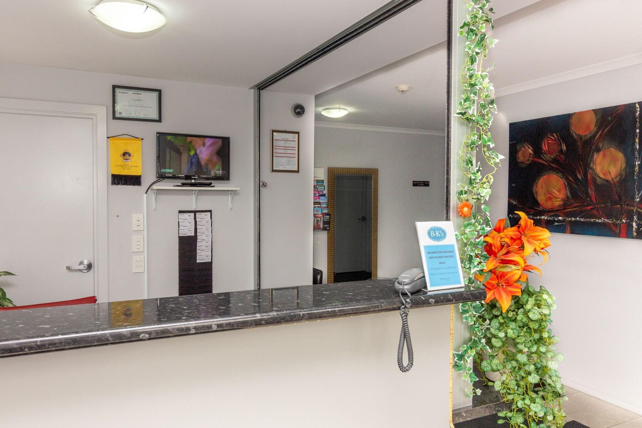 Vista Lobby BKs Premier Motel Esplanade
