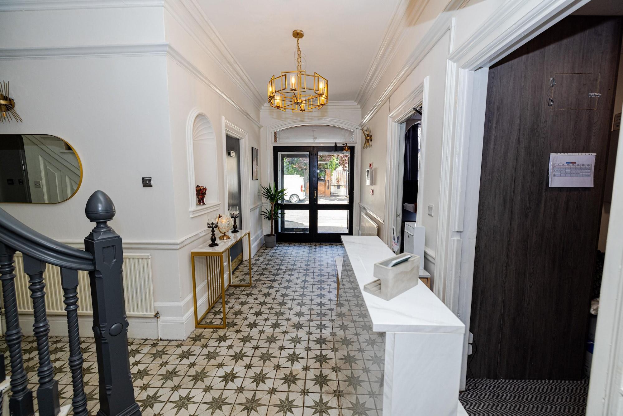 Vista Lobby Woodford Hotel