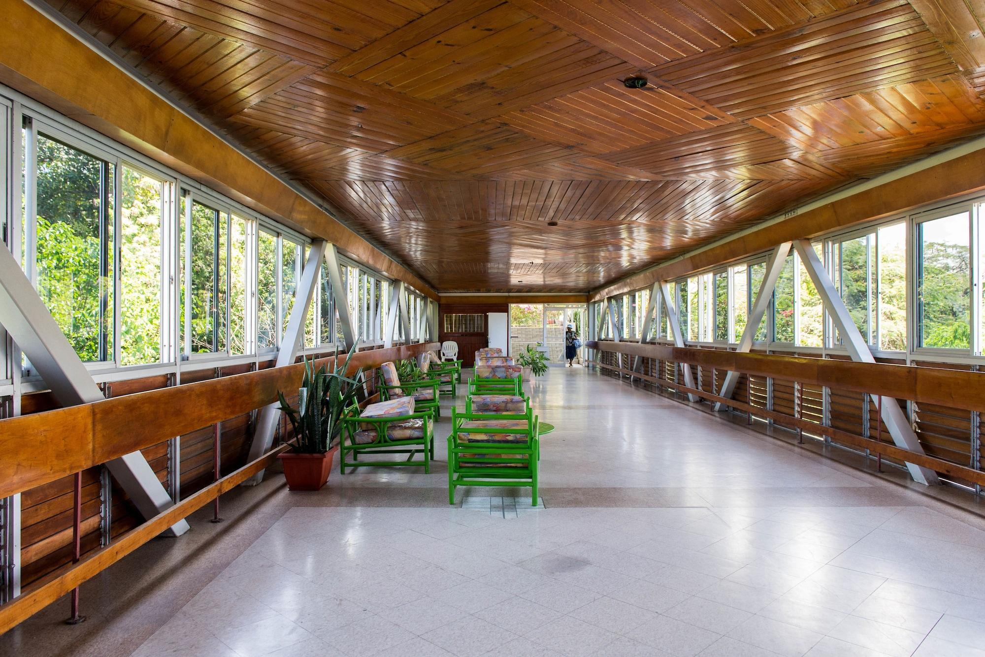Vista Lobby Sky Box Beach Suite at Montego Bay Club