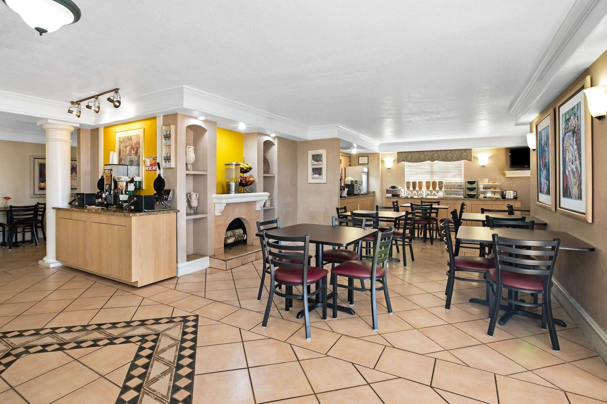 Restaurant La Quinta Inn by Wyndham El Paso East Lomaland