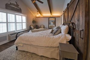 Alojamiento - Luxury on the farm: private guesthouse overlooking year round creek.