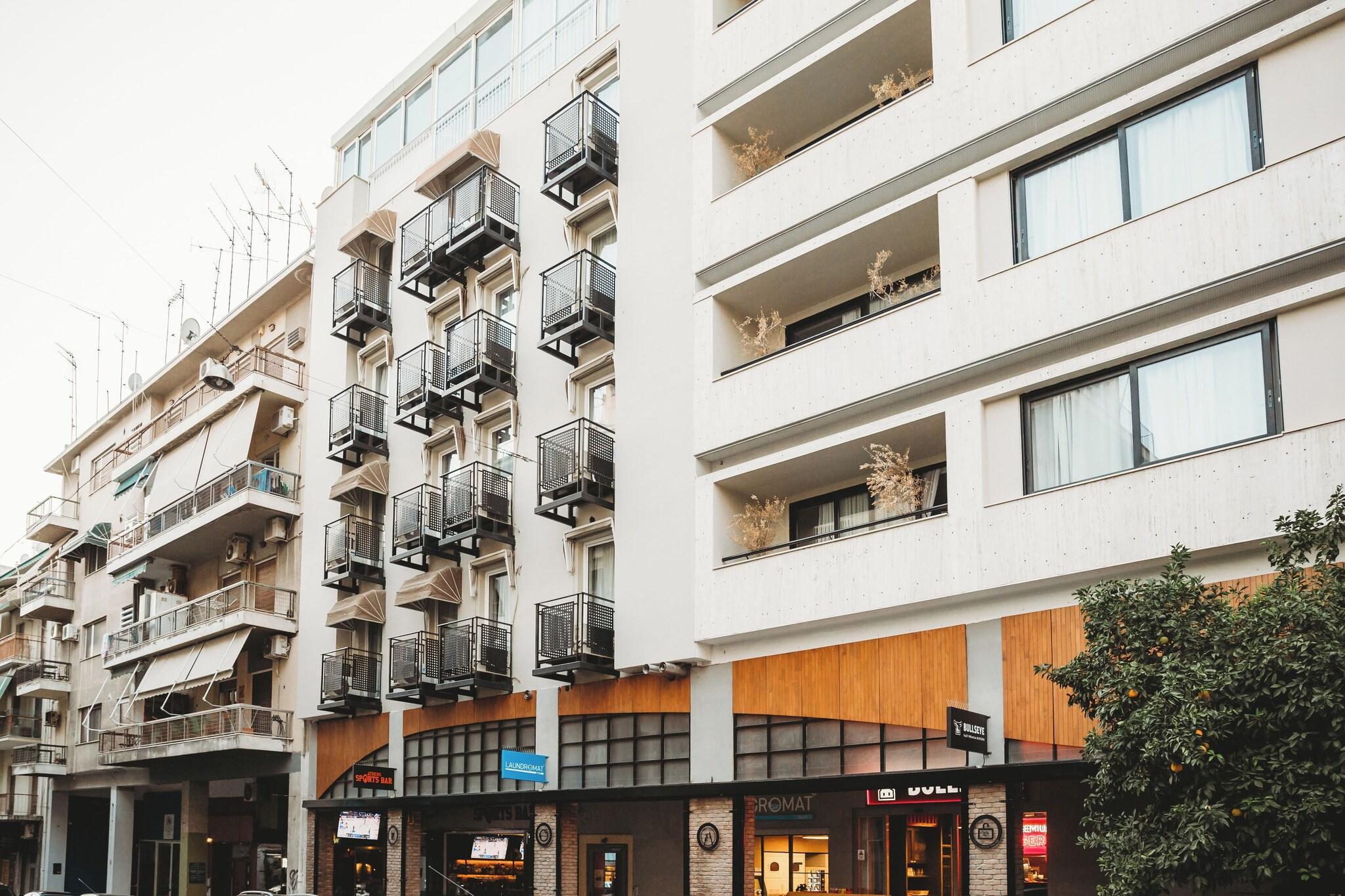 Vista Exterior Athens Studios