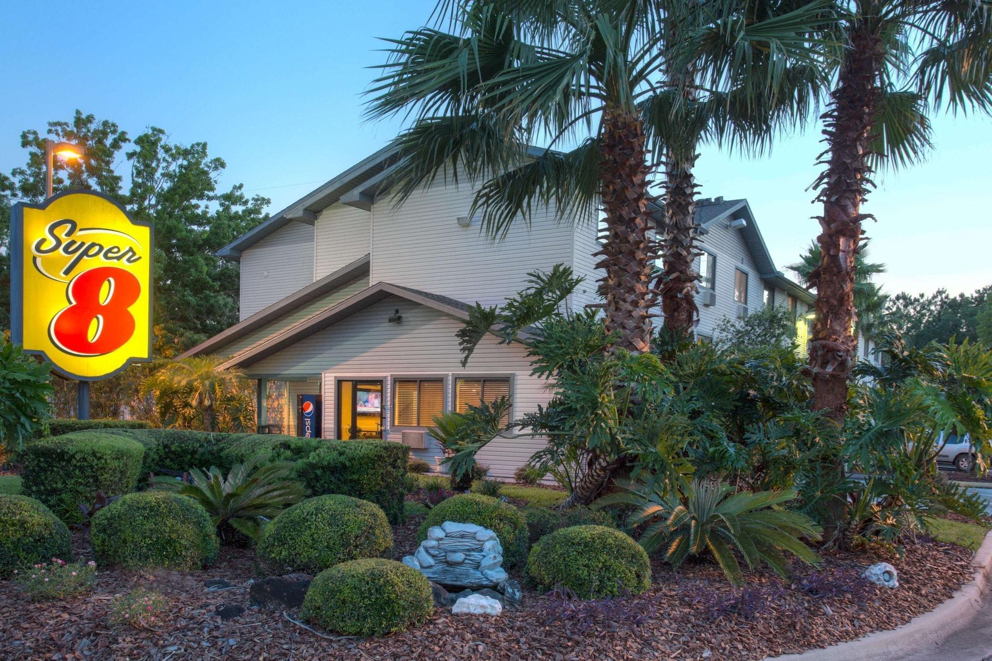 Varios Super 8 by Wyndham Gainesville I-75 Hospital University Area