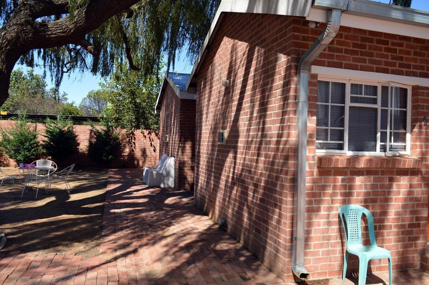 Vista Exterior Village Lodge Harrismith