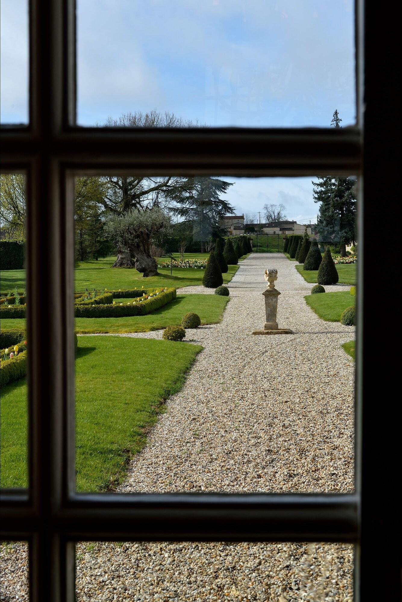 Vista Exterior Château Fombrauge - Bernard Magrez Luxury Wine Ex