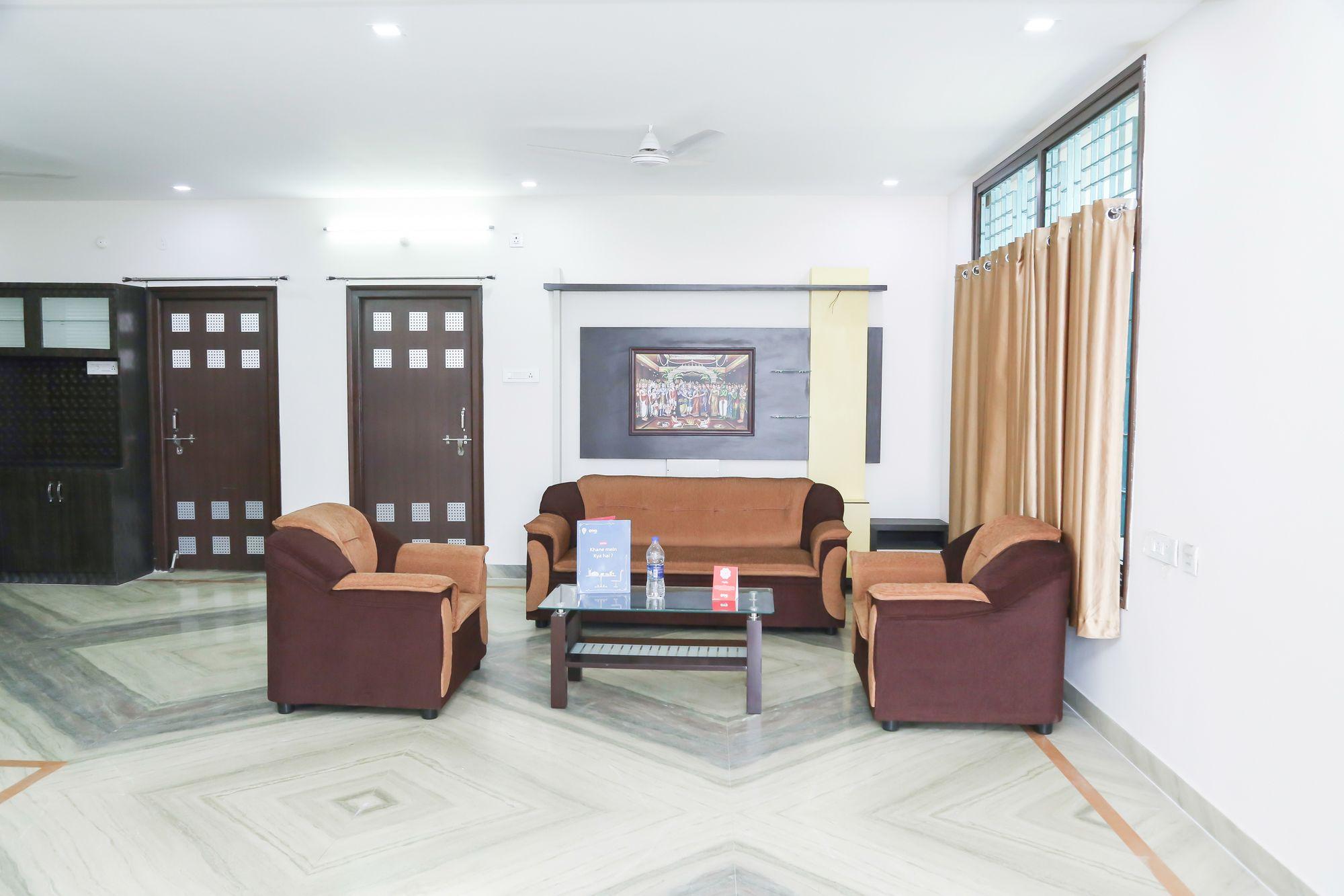 Vista Lobby OYO 9226 near Railway Station