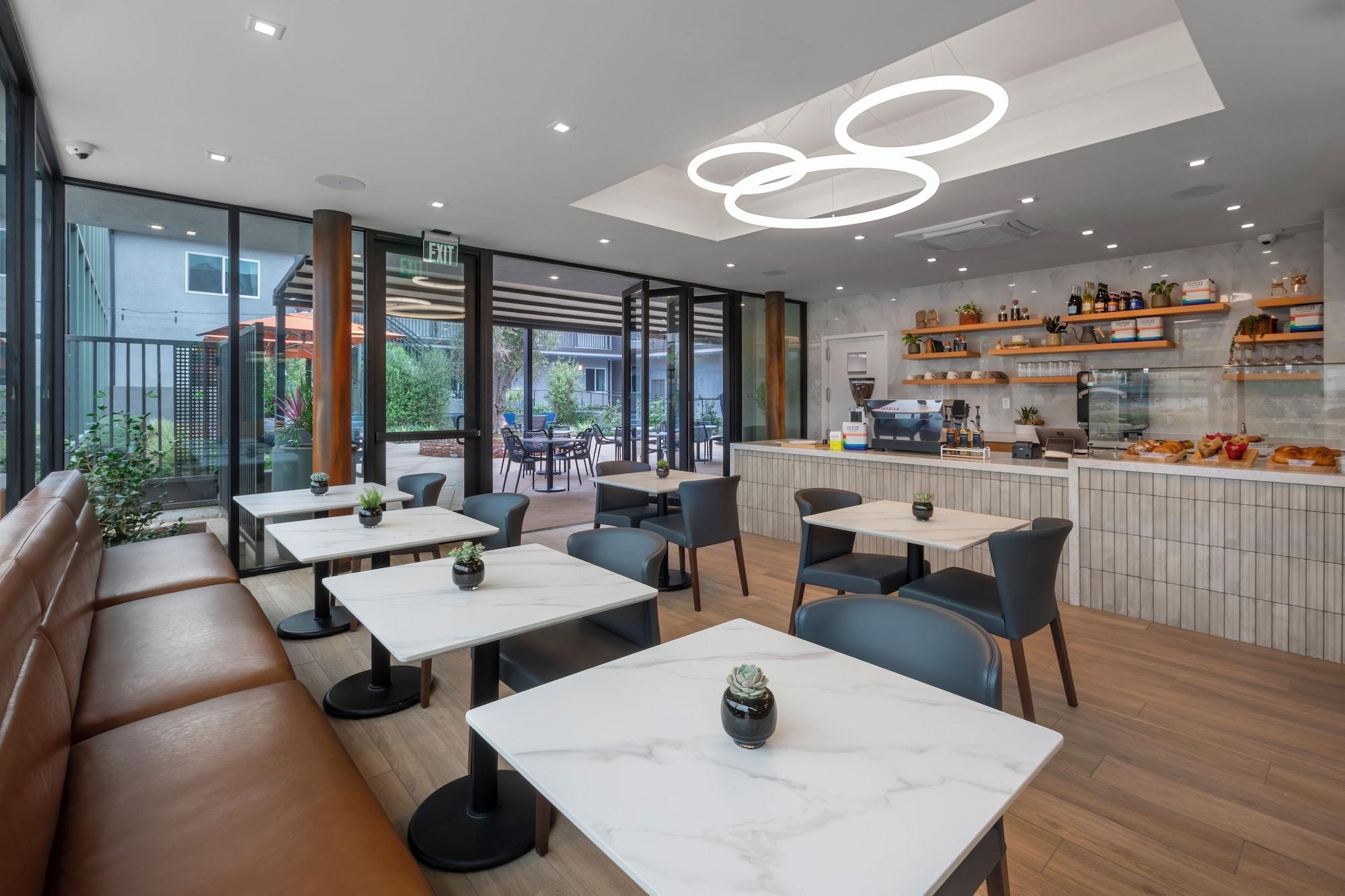 Bar/Salón Olivia Hotel