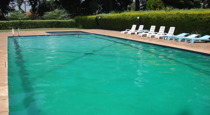 Vista Piscina Acholi Inn