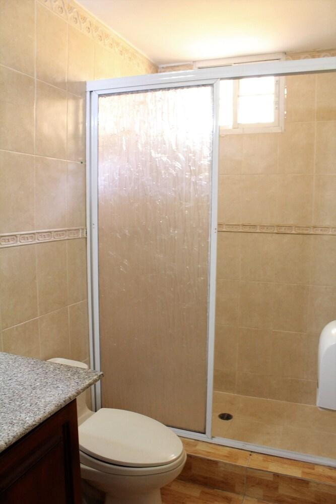 Baño Hostel Danicole