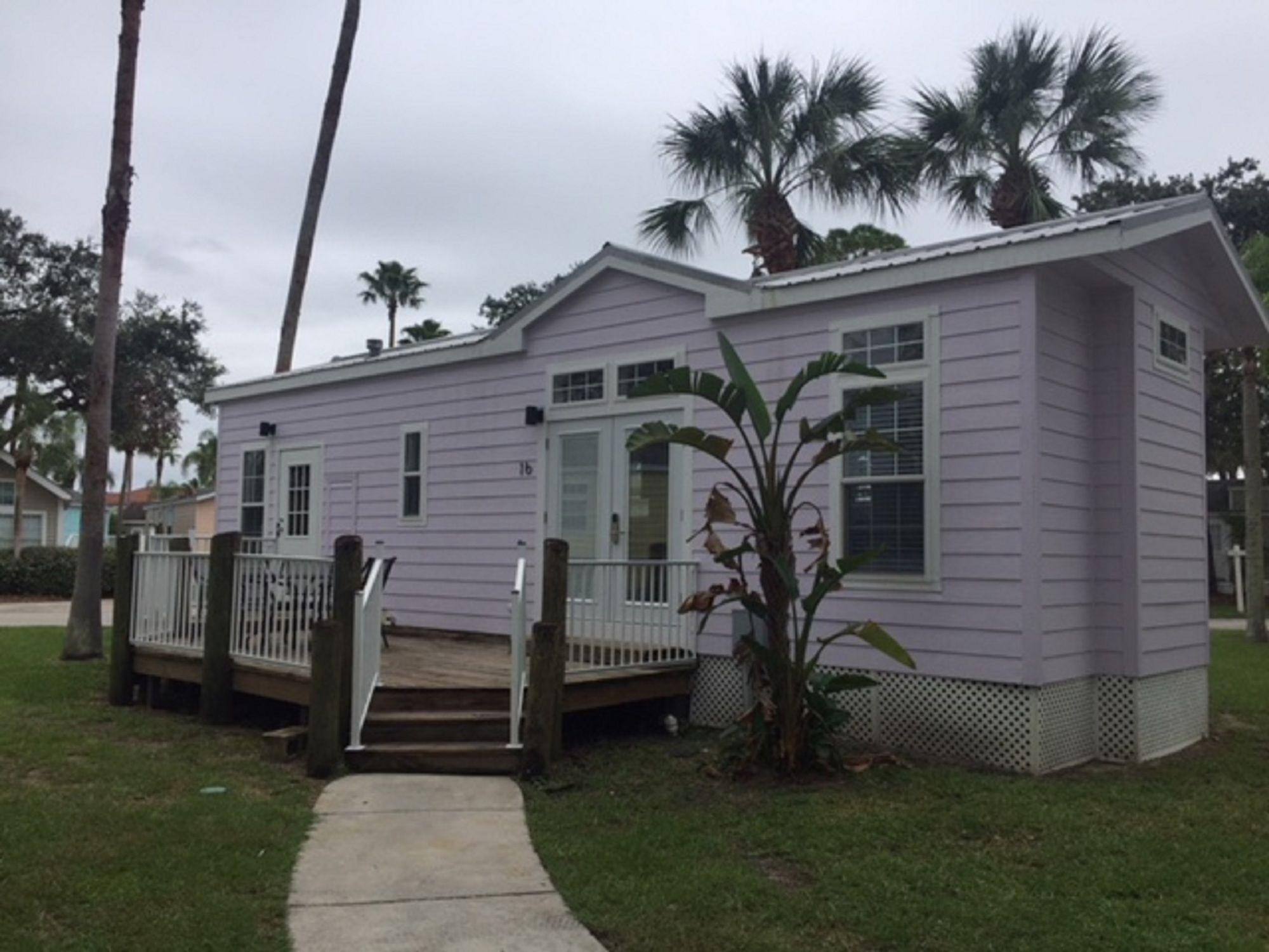 Vista Exterior Tropical Palms Resort & Campground