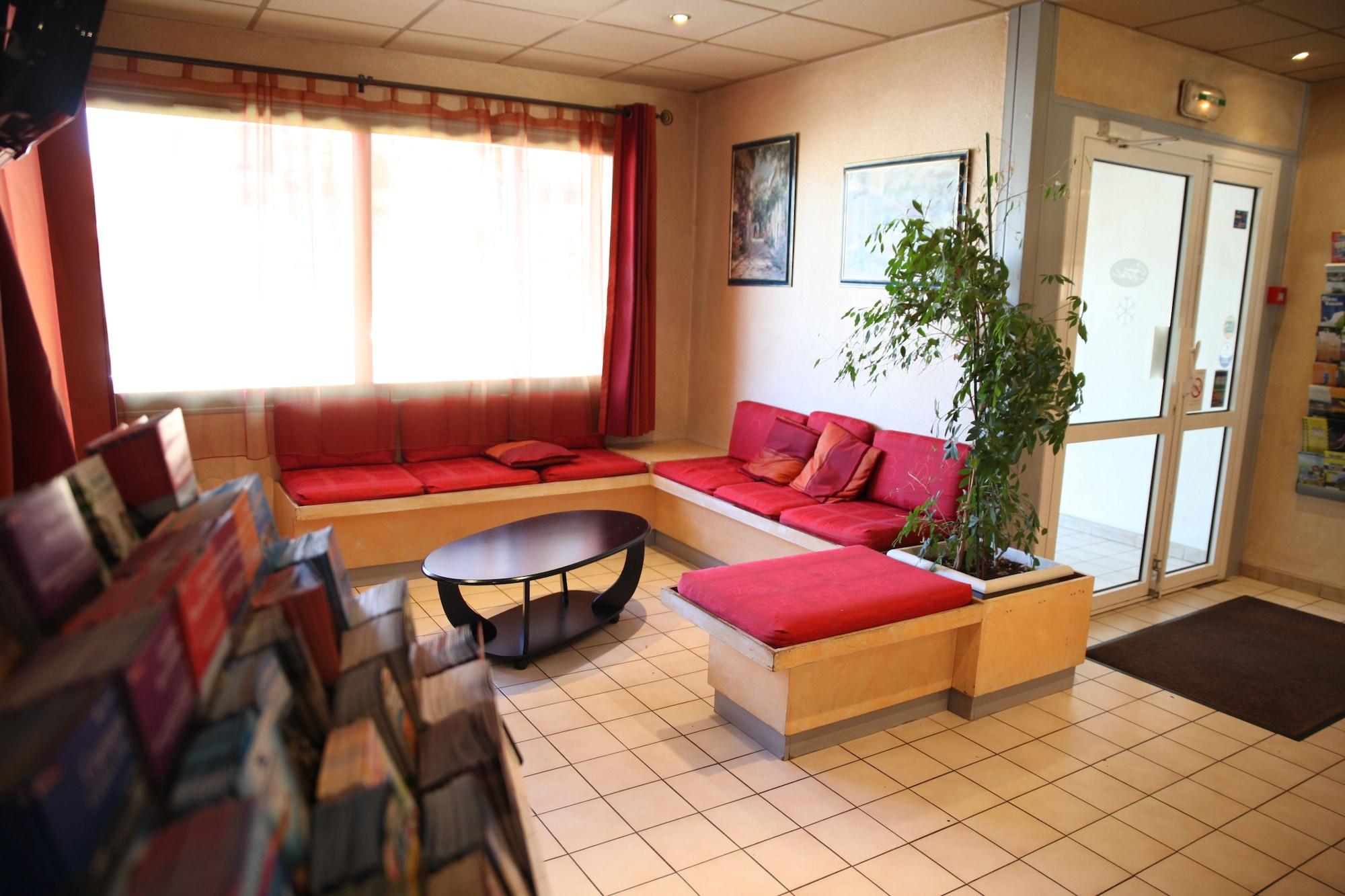 Vista Lobby Crau Hotel
