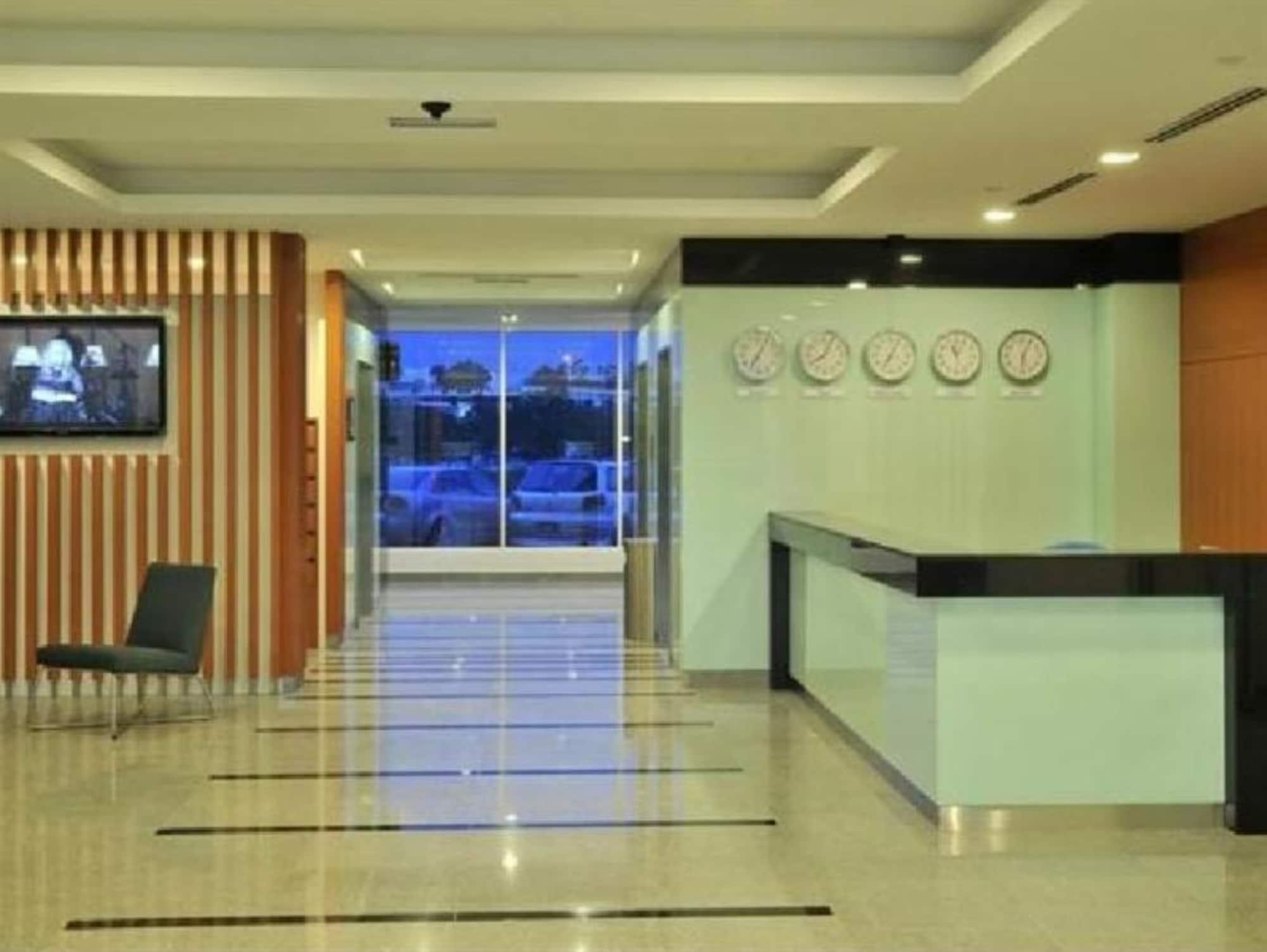 Vista Lobby Hotel Primera Suite