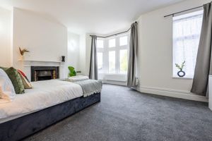 Alquiler Vacacional - Spacious 6BR Cardiff home