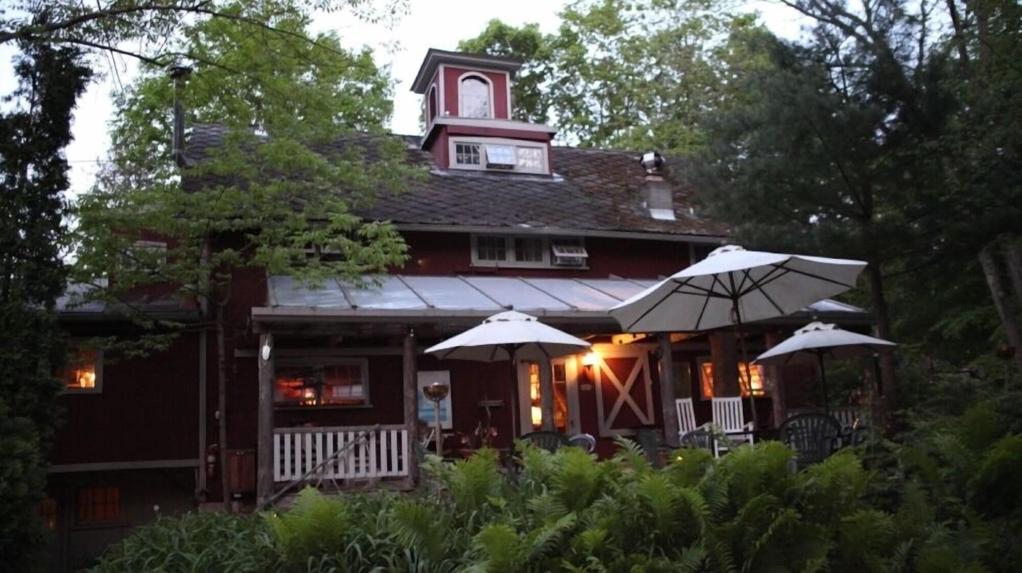 Varios Race Brook Lodge