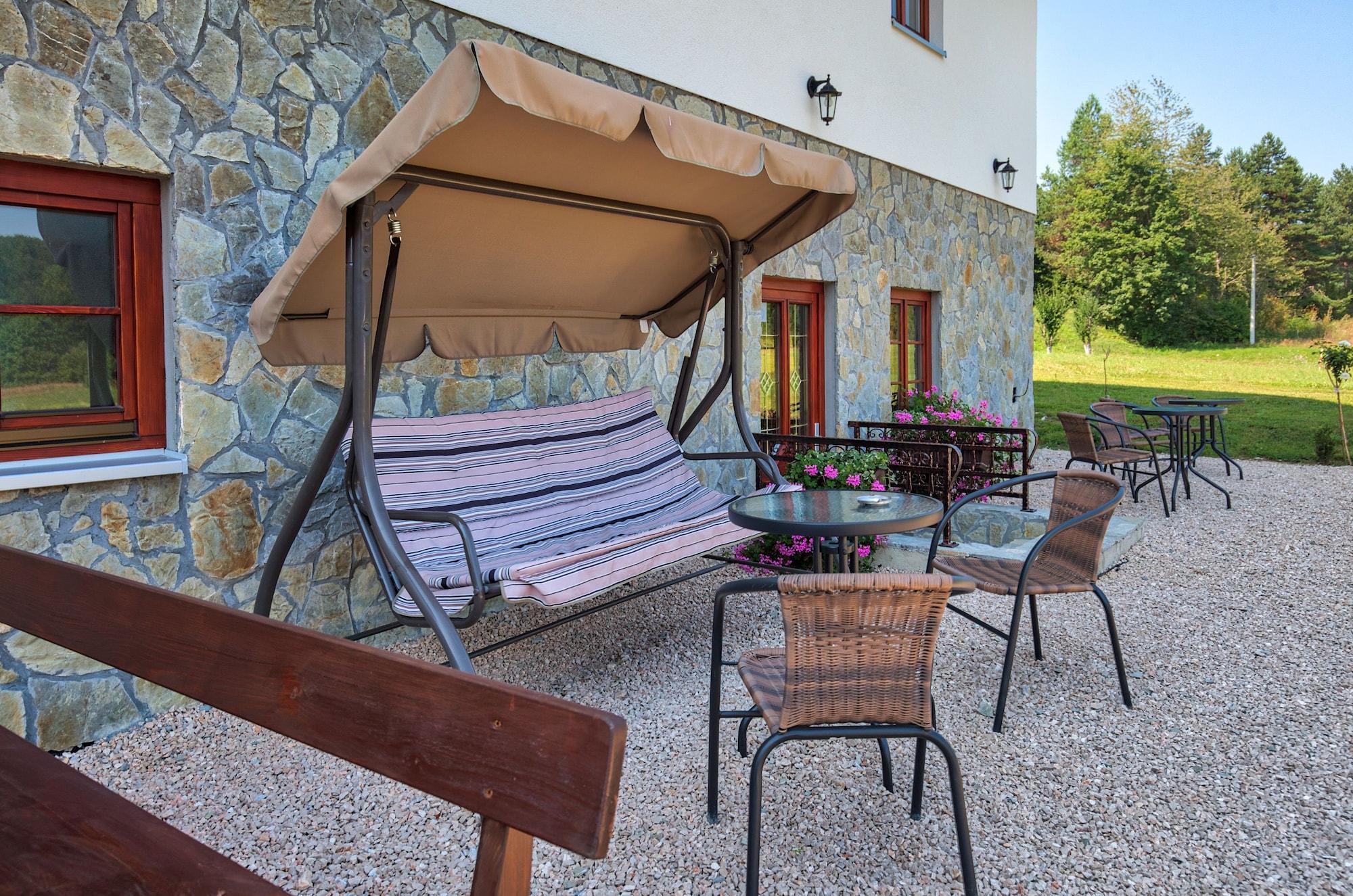 Varios Green Lakes House