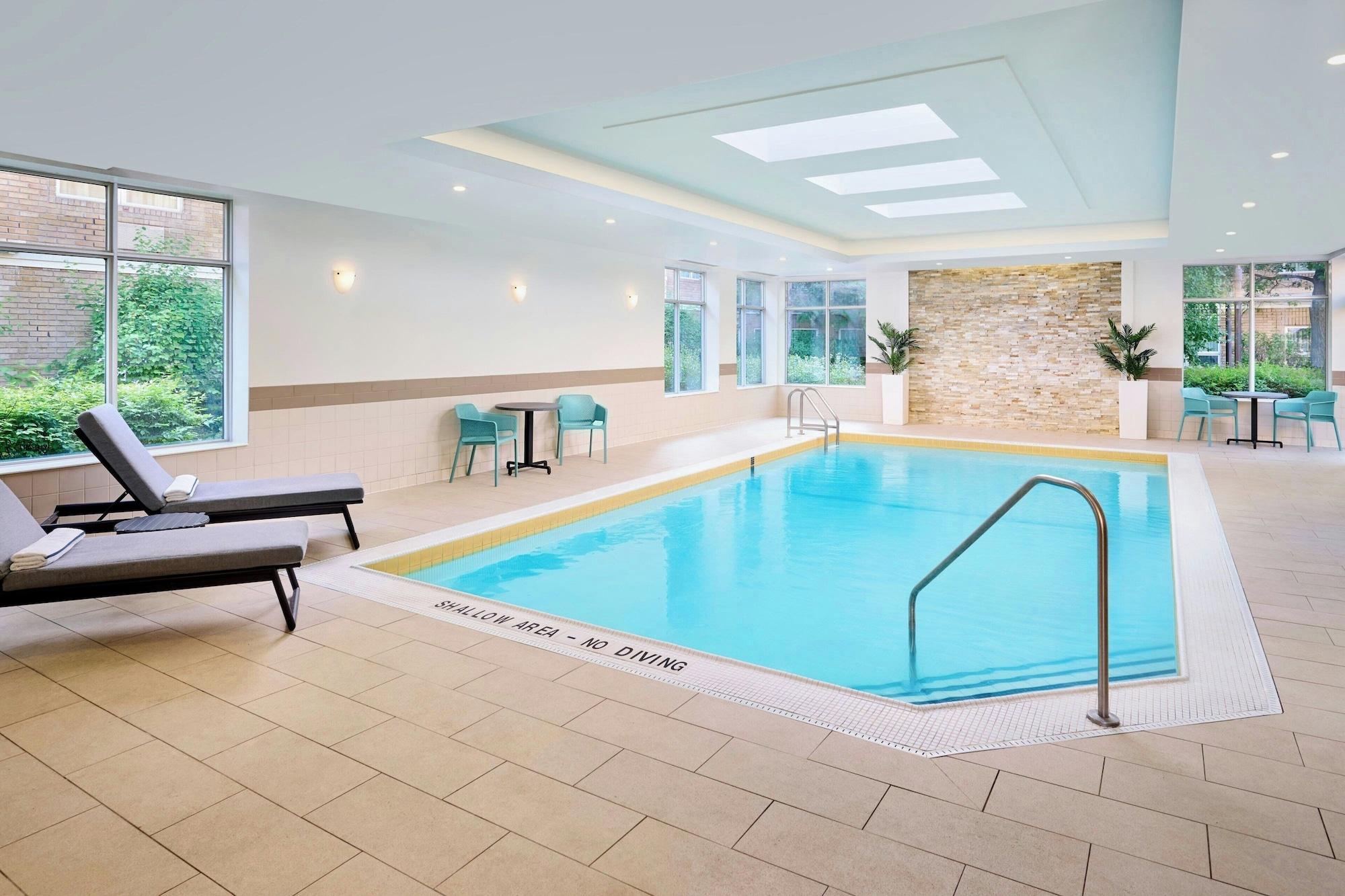 Vista Piscina TownePlace Suites by Marriott Mississauga-Arpt Corp Ctr