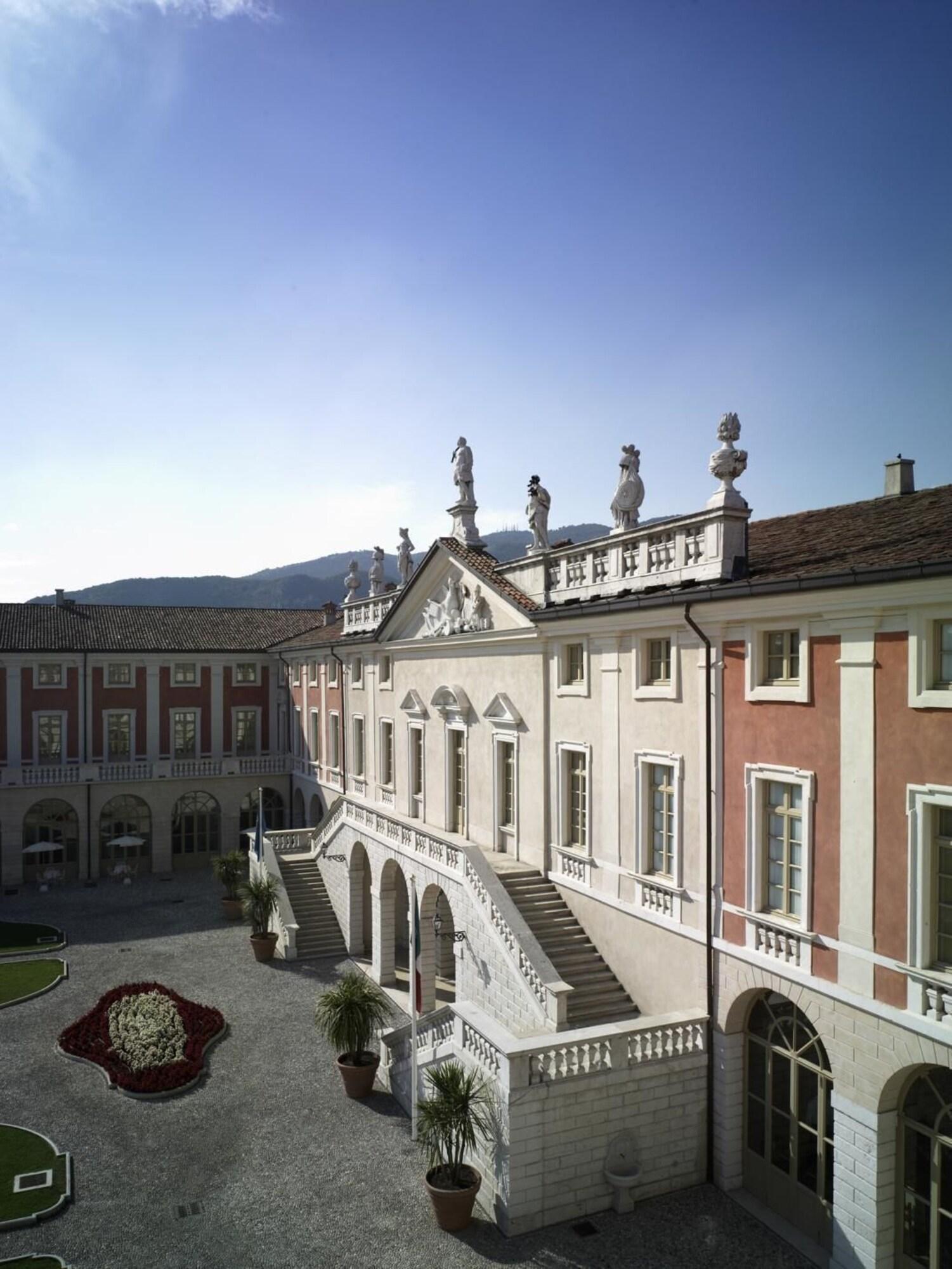 Varios Villa Fenaroli Palace Hotel