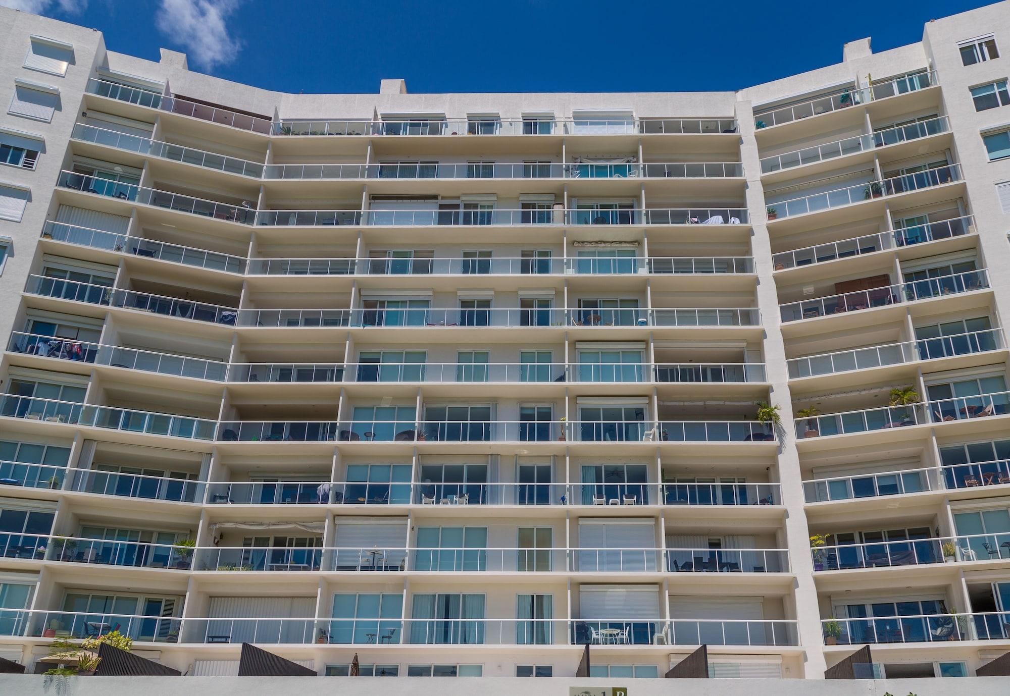 Vista Exterior ARENA Stunning 2 BDR Beachfront- Designer Vibes