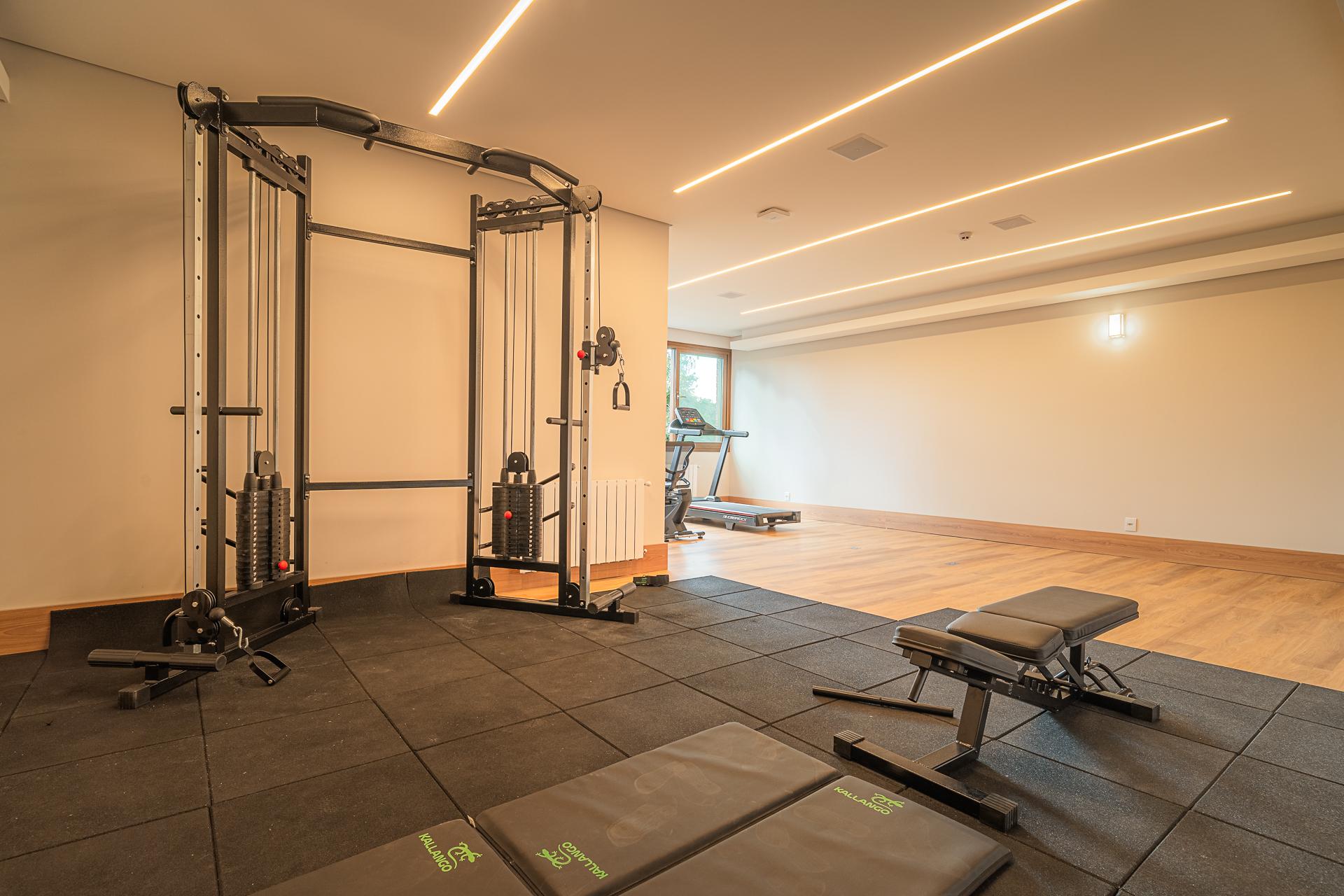 Gimnasio Poehma Lago Negro by Livá OFICIAL