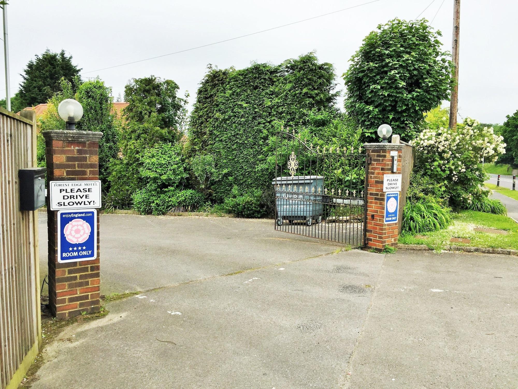 Vista Exterior Forest Edge Motel