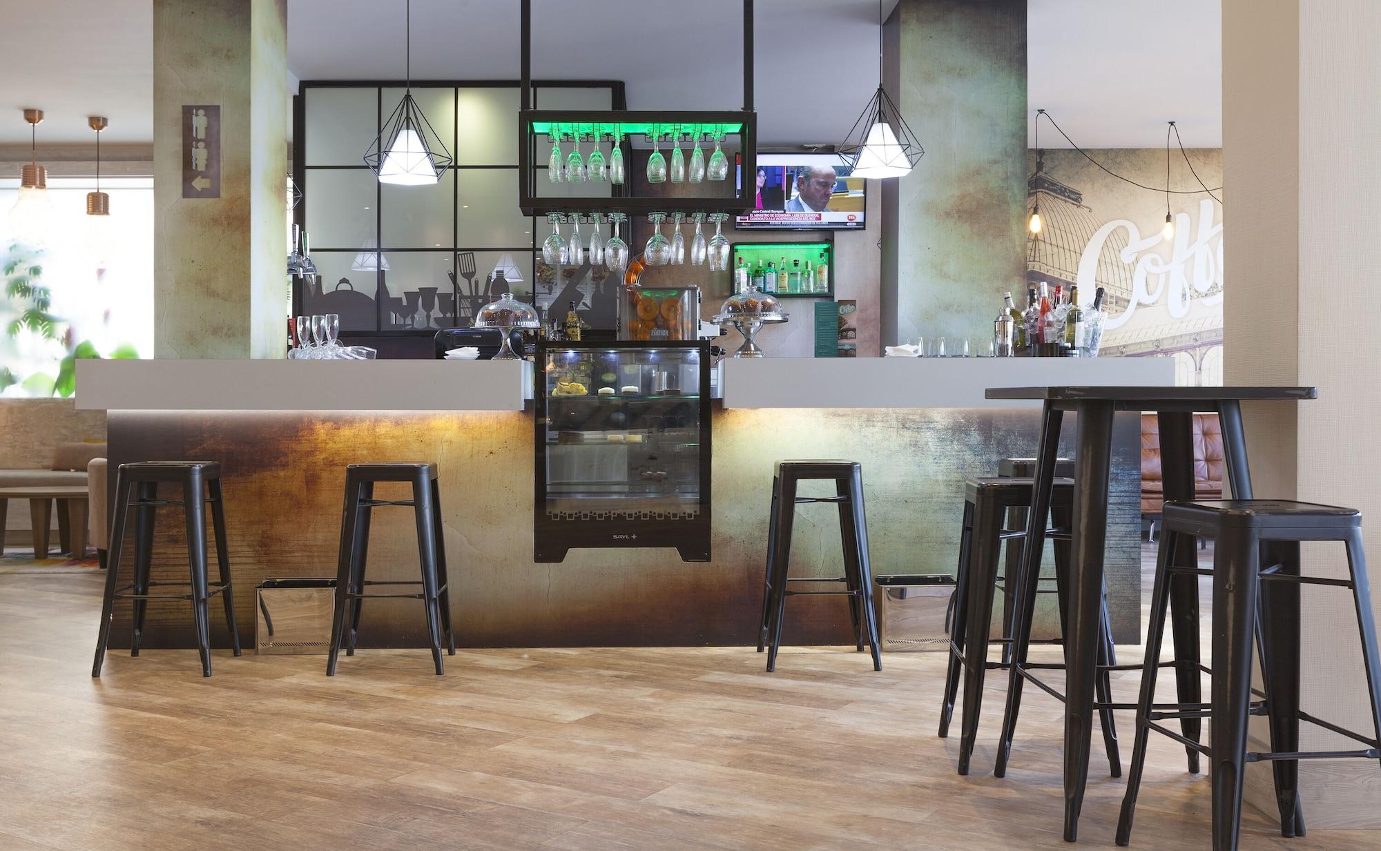 Bar/Salón Hotel Puerta de Toledo