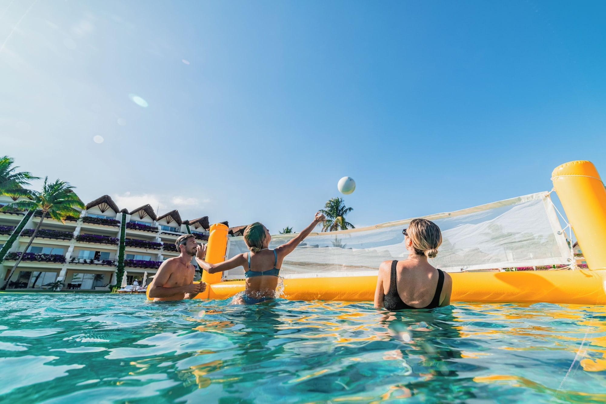 Vista Piscina Ambassador at Grand Velas All Inclusive