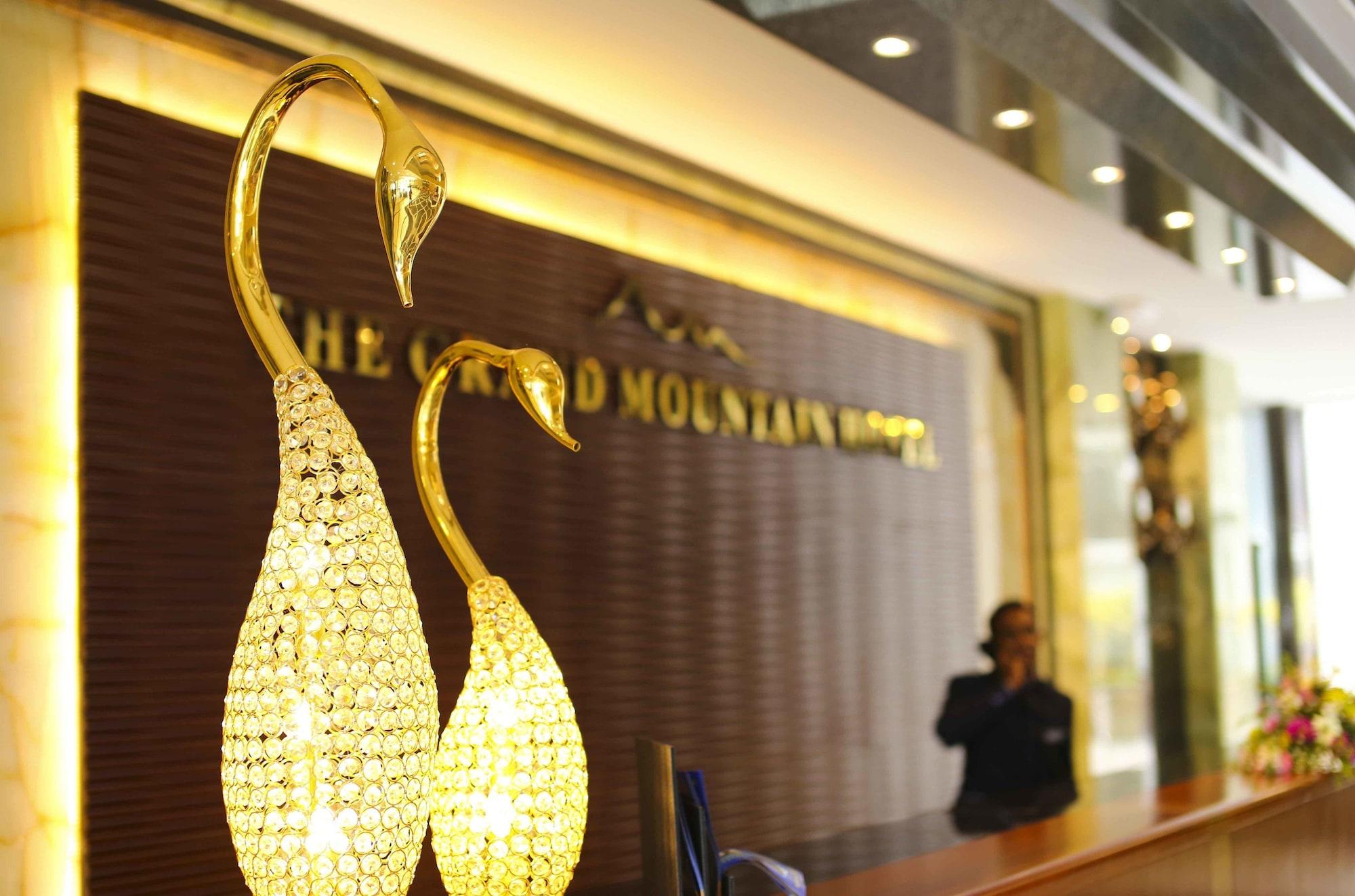 Vista Lobby The Grand Mountain Hotel