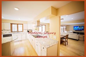 Alquiler Vacacional - Luxurious Estate by Brown County (40+ Private Acres And A Pond); Great Amenities