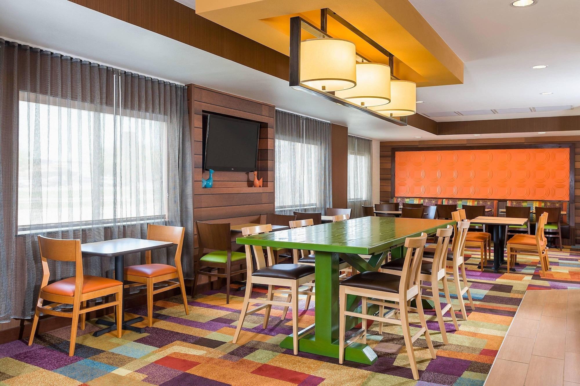 Vista Lobby Fairfield Inn & Suites Grand Rapids