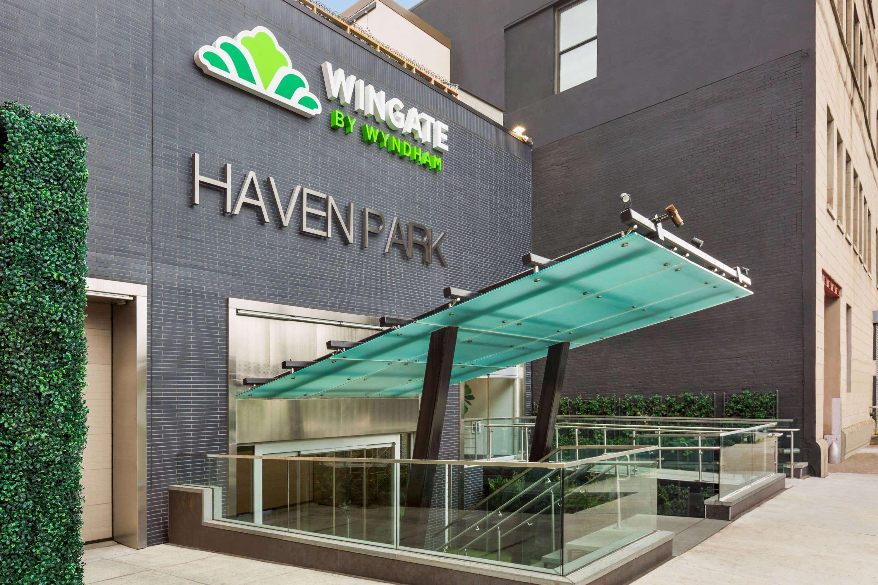Vista Exterior Wingate by Wyndham Bronx/Haven Park